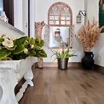 Domus Rubra شقة