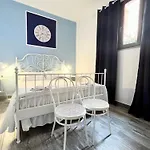 Domus Rubra كاستيلساردو