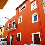 Domus Rubra كاستيلساردو